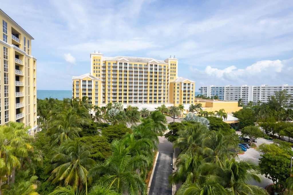 Stunning Sited The Ritz Carlton Apartamento