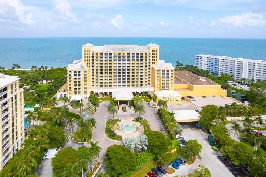 Stunning Sited The Ritz Carlton Apartamento *