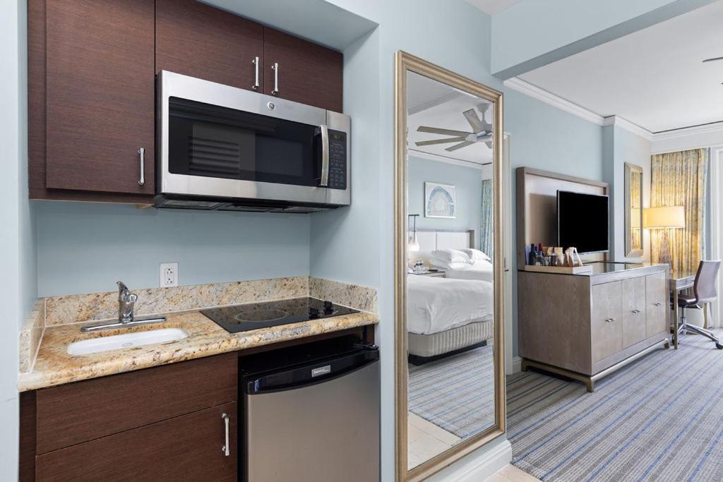 Stunning Sited The Ritz Carlton Apartamento *